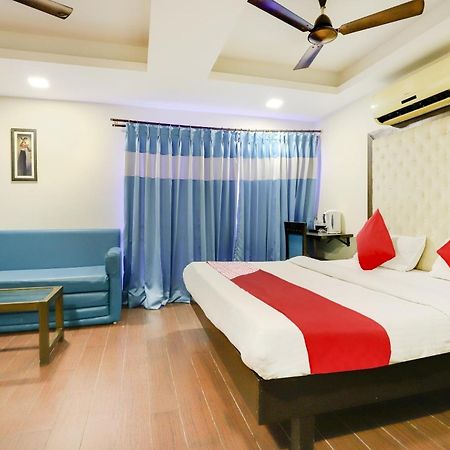 Oyo Hotel Dash Vadodara Extérieur photo