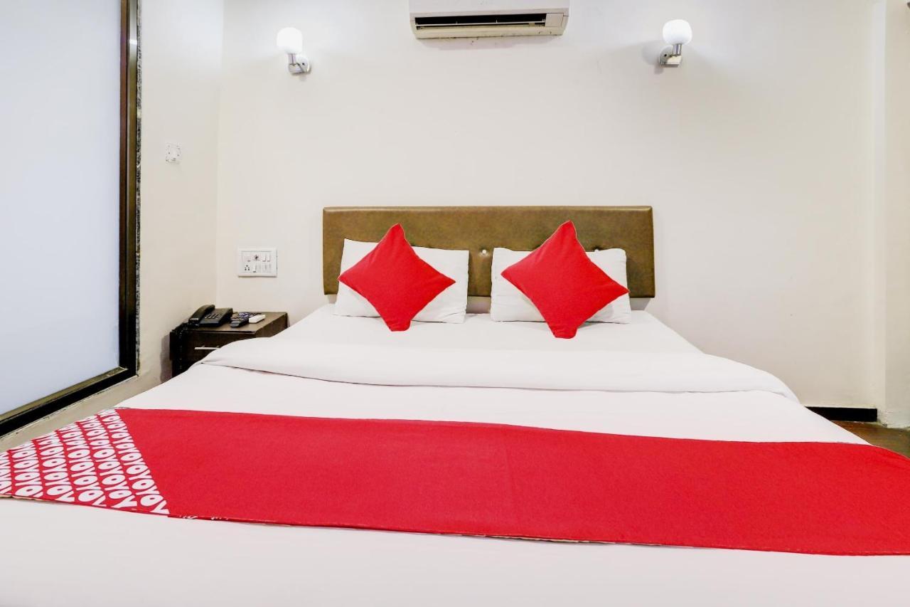 Oyo Hotel Dash Vadodara Extérieur photo