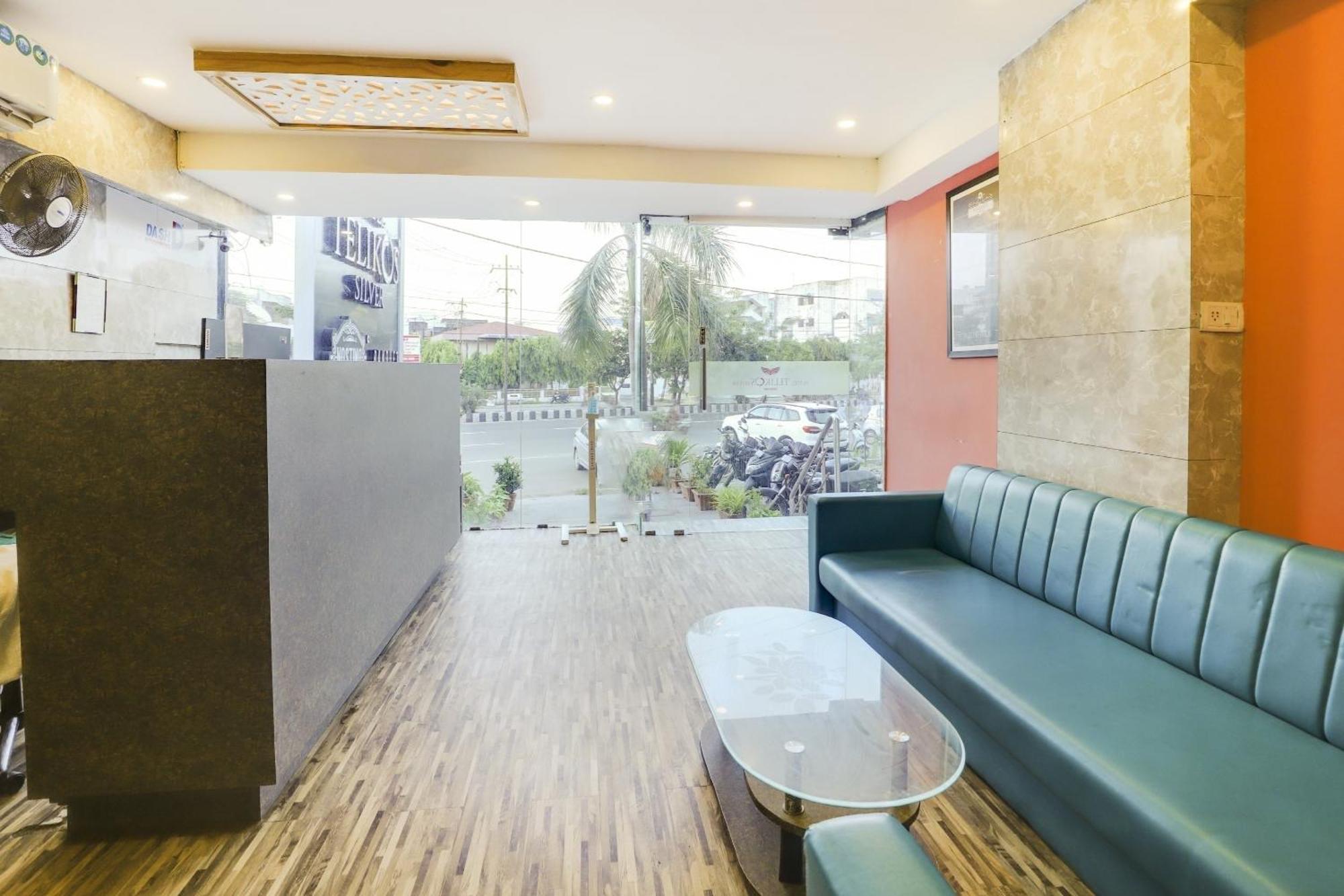 Oyo Hotel Dash Vadodara Extérieur photo